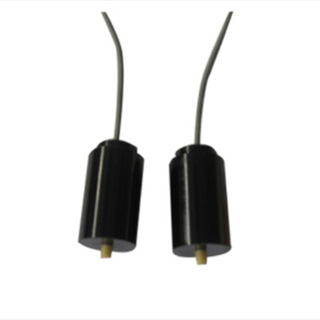 Lavfrekvent undervandstrukket hydrofon til bugseret streamer 