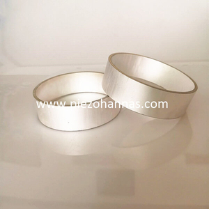 Piezoelektrick&eacute; keramick&eacute; materi&aacute;ly Komponenty piezoelektrick&yacute;ch trubic pro detekci tlaku
