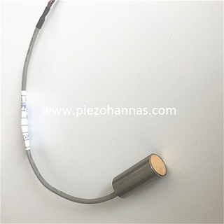 Ruostumattomasta ter&auml;ksest&auml; valmistettu ultra&auml;&auml;nianturin et&auml;isyysmittaus kaasuvirtausmittarille