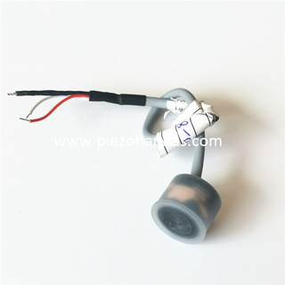 Trasduttore ultrasonico piezoelettrico con alloggiamento in PVDF personalizzato per indicatore di livello ad ultrasuoni