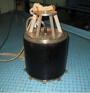 10 kHz bredbandss&auml;ndande akustisk undervattensgivare