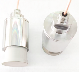 Korkean l&auml;mp&ouml;tilan ultra&auml;&auml;nianturi kaasuvirtaukselle 